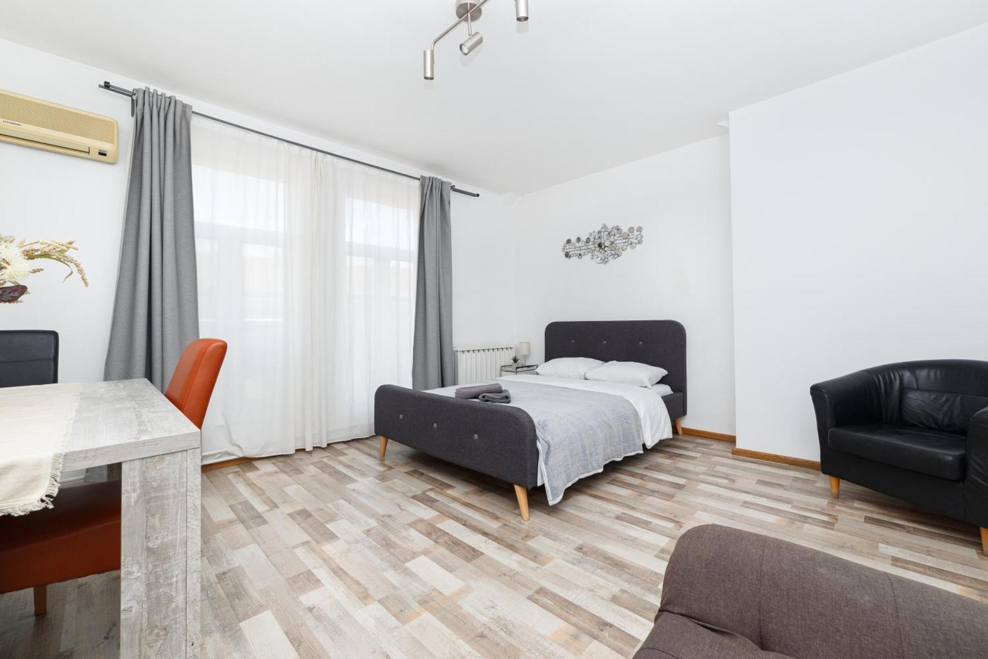 Color Apartments Blanari Street Bucureşti Exterior foto