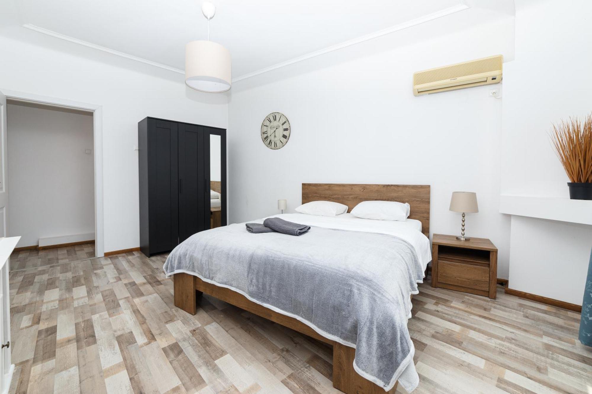 Color Apartments Blanari Street Bucureşti Exterior foto